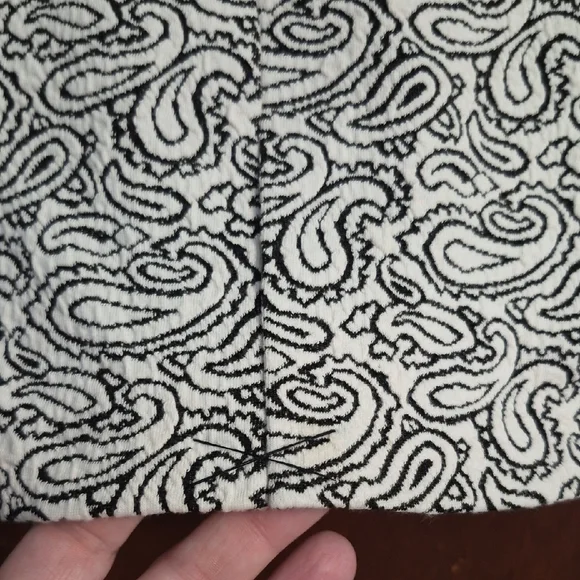 Elegant Black and White Paisley Skirt - Picture 5 of 7